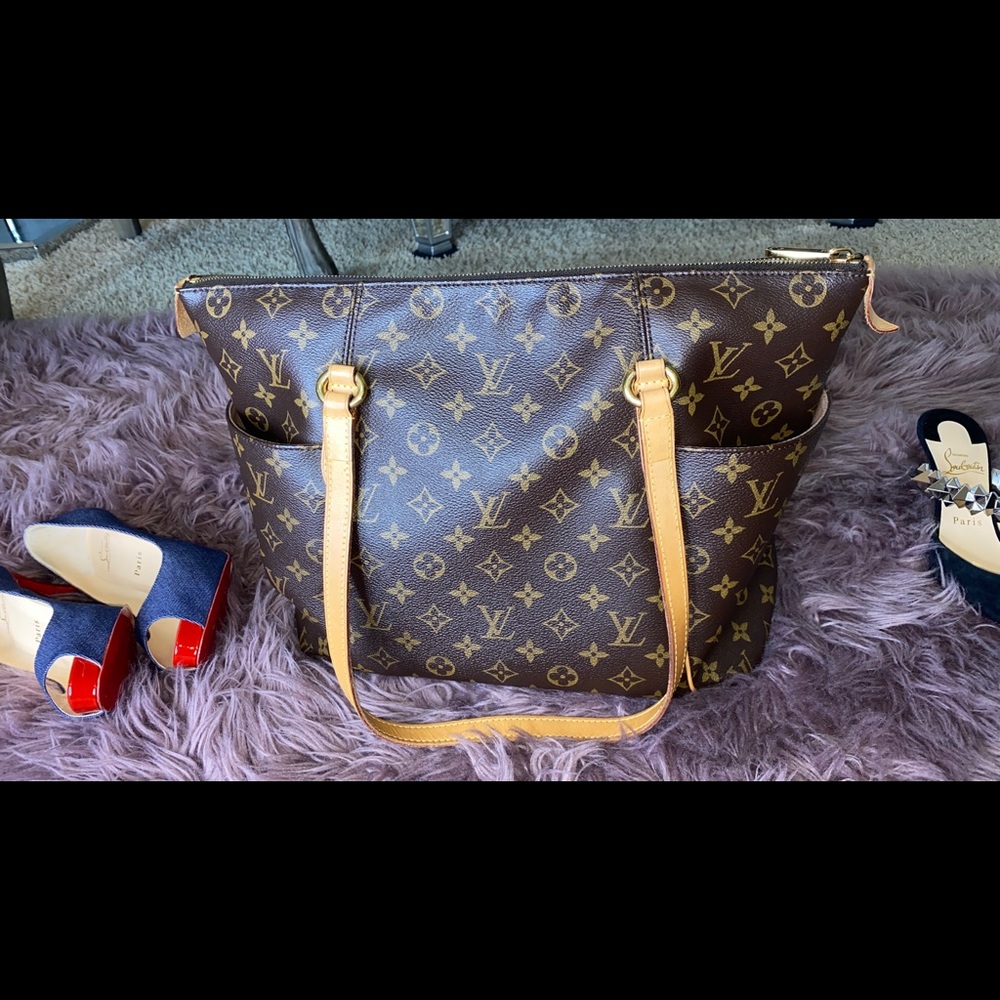 Louis Vuitton Totally MM pre-loved